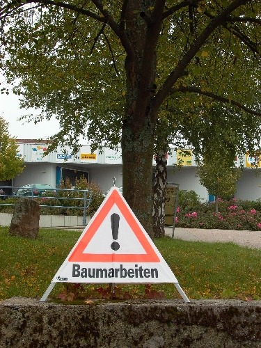Warnpyramide nach Beschriftung